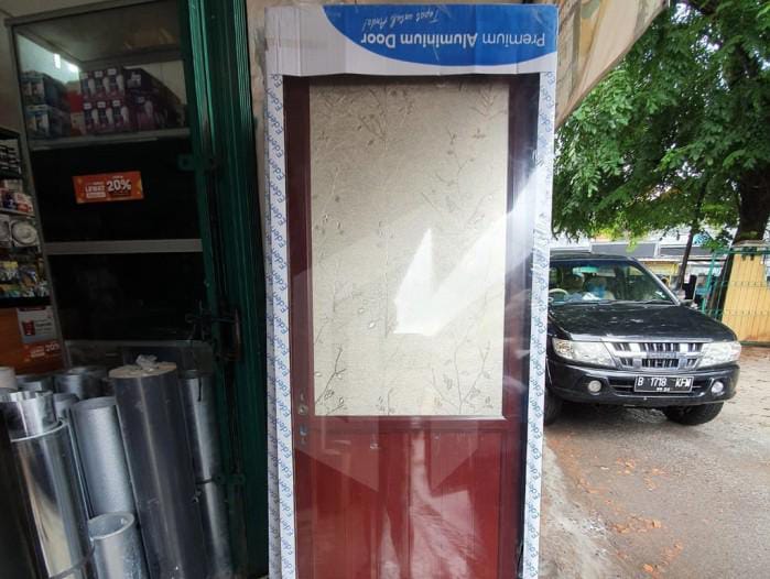EDEN PINTU UPVC 8901 MERAH KACA 1/2 ENGSEL KIRI (DSC)